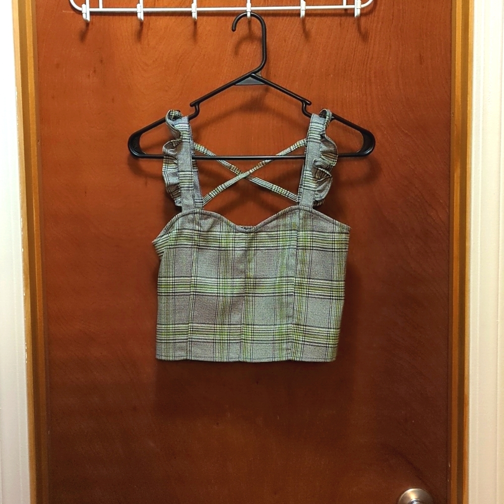 Spring 🌼 🌱 Crop Top Plaid w Ruffles